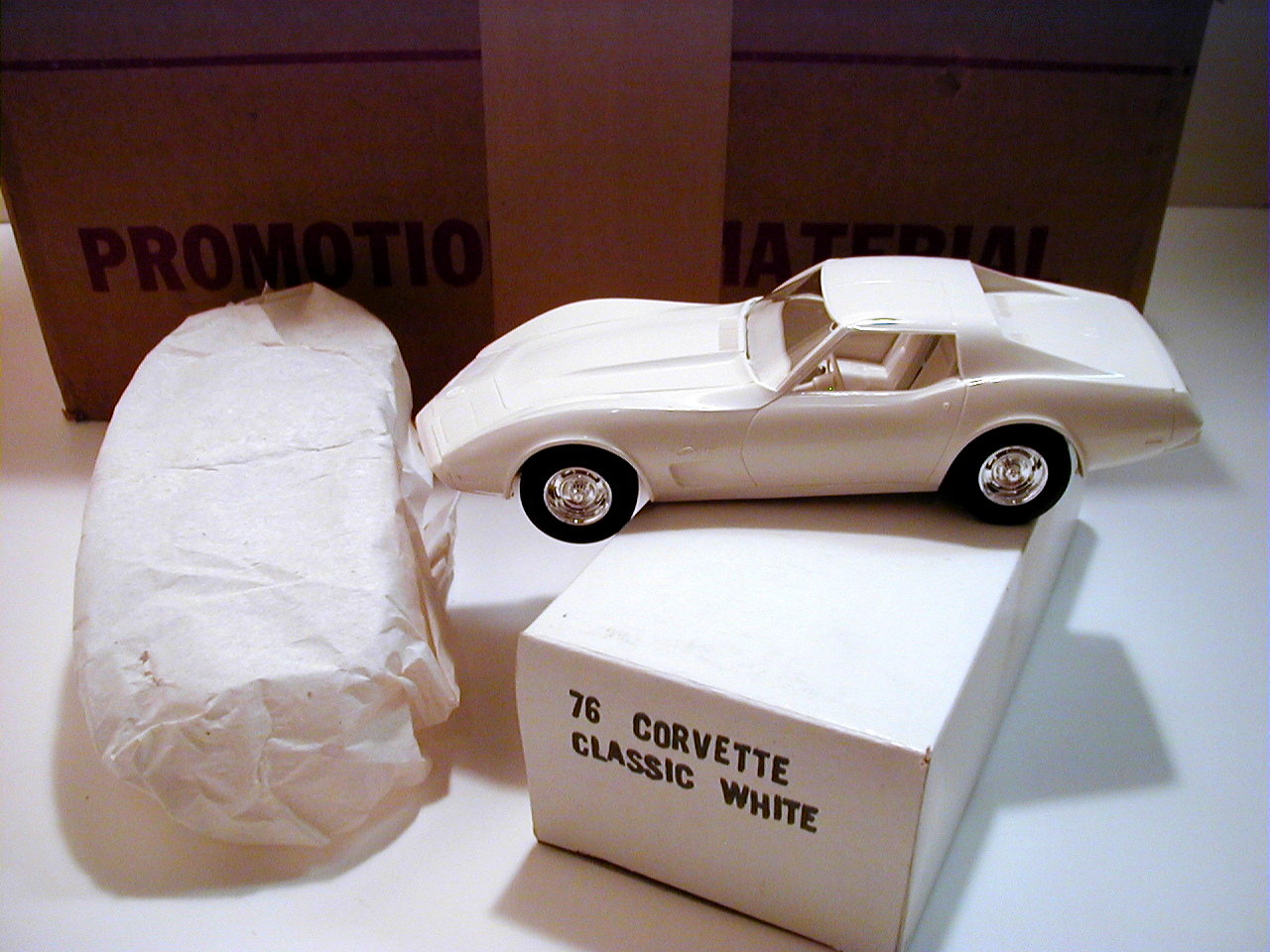 Corvette 1976 Promo Model White From GM - Click Image to Close
